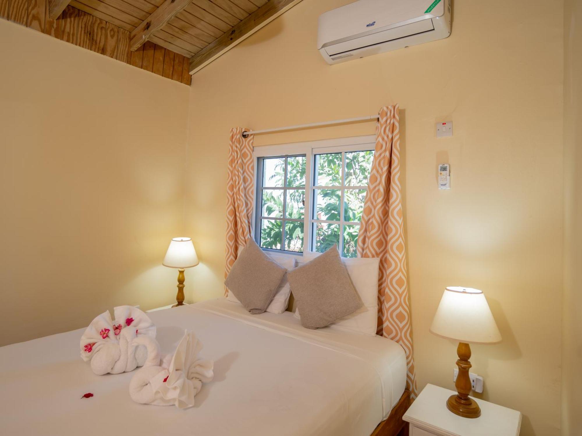 Beyond Sunset Resort & Villas Treasure Beach Bagian luar foto